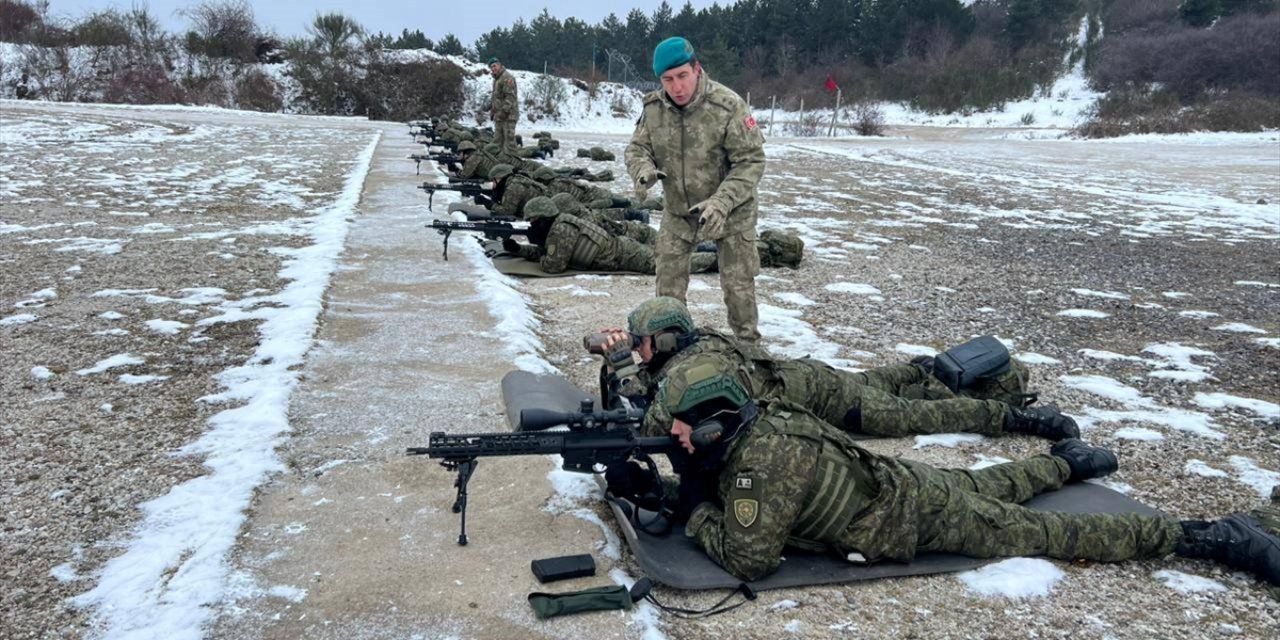 Mehmetçikten Kosovalı askerlere keskin nişancı eğitimi