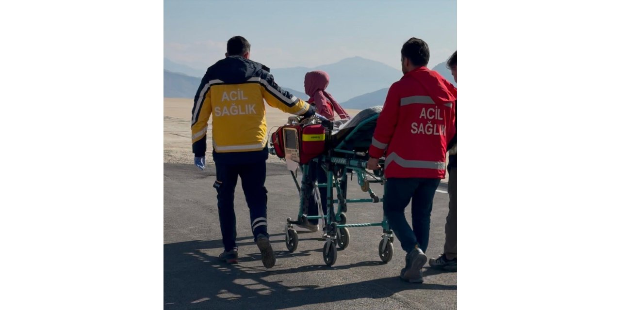 Hakkari'de 15 aylık bebek tedavisi için ambulans helikopterle Van'a gönderildi