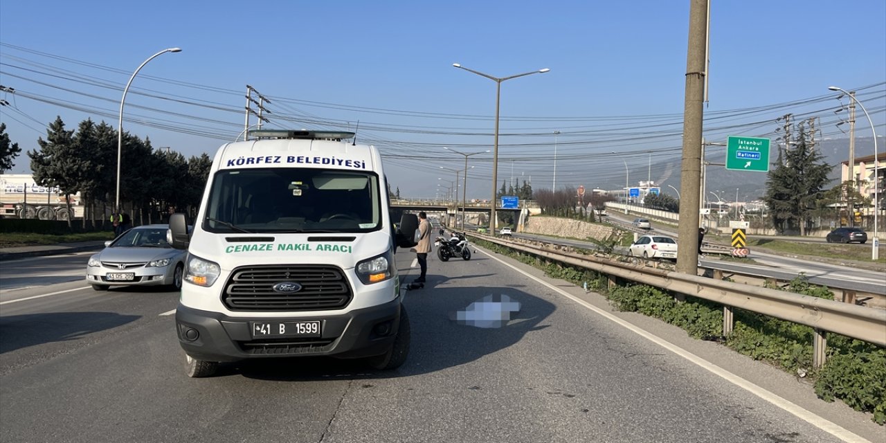 Kocaeli'de otomobille çarpışan motosikletin sürücüsü öldü