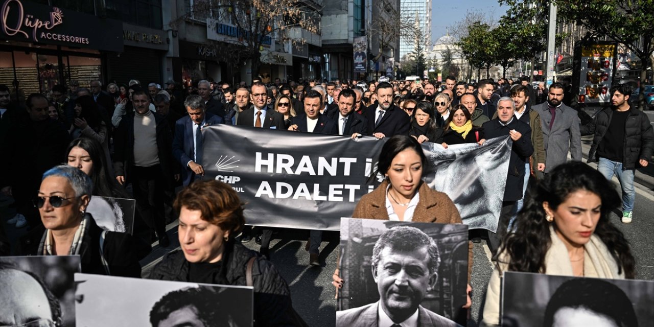 Gazeteci Hrant Dink, Agos Gazetesi önünde anıldı