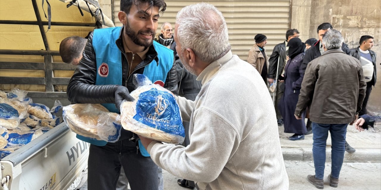 Türkiye Diyanet Vakfı, Suriye'de günlük 8 bin ihtiyaç sahibine ekmek dağıtıyor