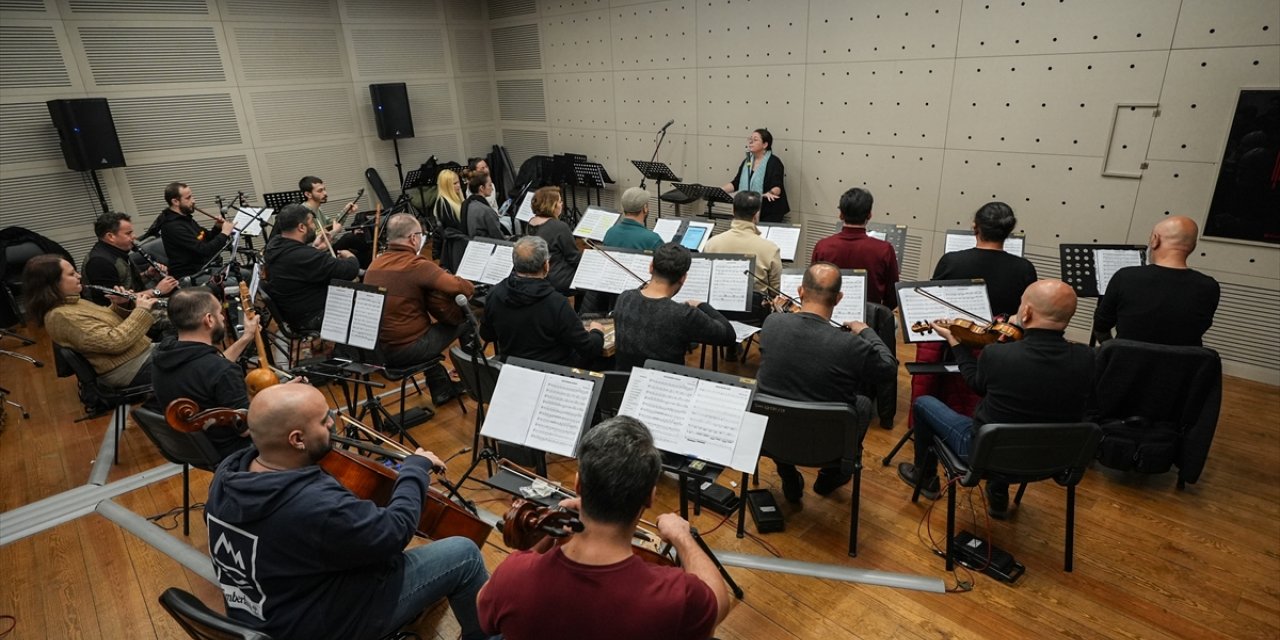 Türk dünyasının renklerini müzik ve dansla tanıtıyorlar