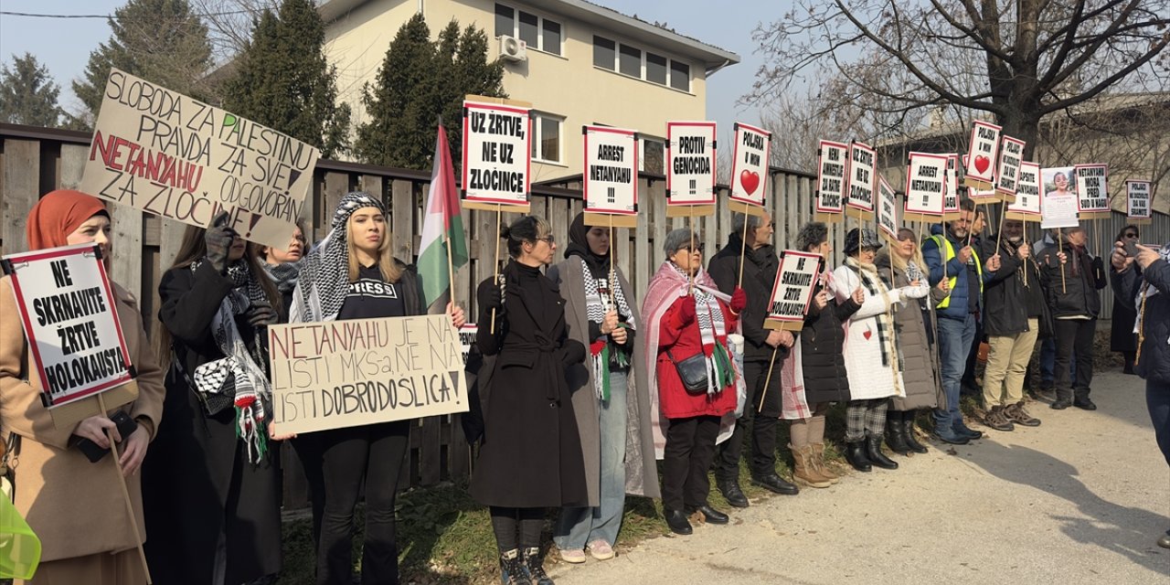 Bosna Hersek'te düzenlenen protestoda "Netanyahu Polonya'yı ziyaret etmesi halinde tutuklanmalı" mesajı