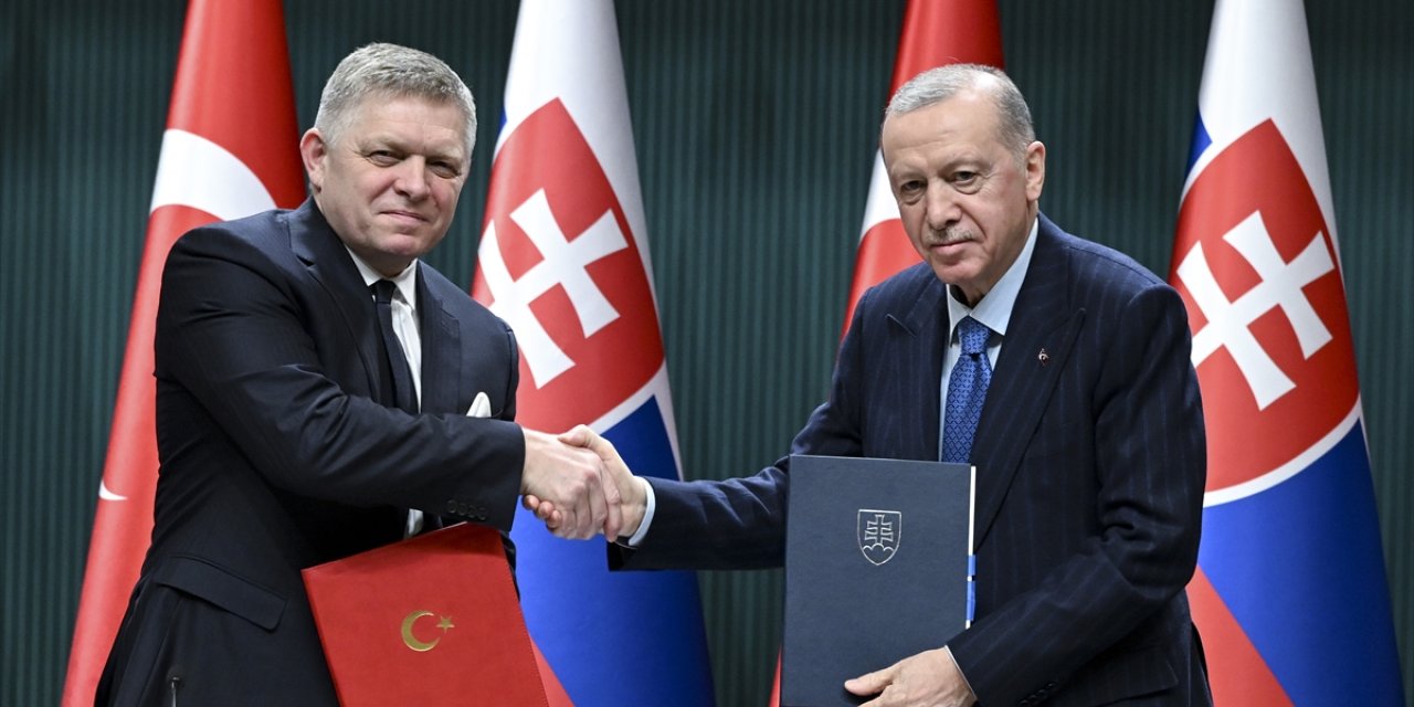 Türkiye ile Slovakya arasında stratejik ortaklık tesisine ilişkin bildiri ile 3 anlaşma imzalandı