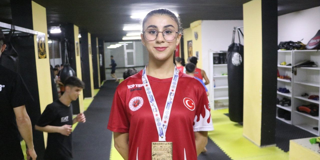 Astım hastalığını hafifletmek için başladığı muaythaide 15 madalya kazandı