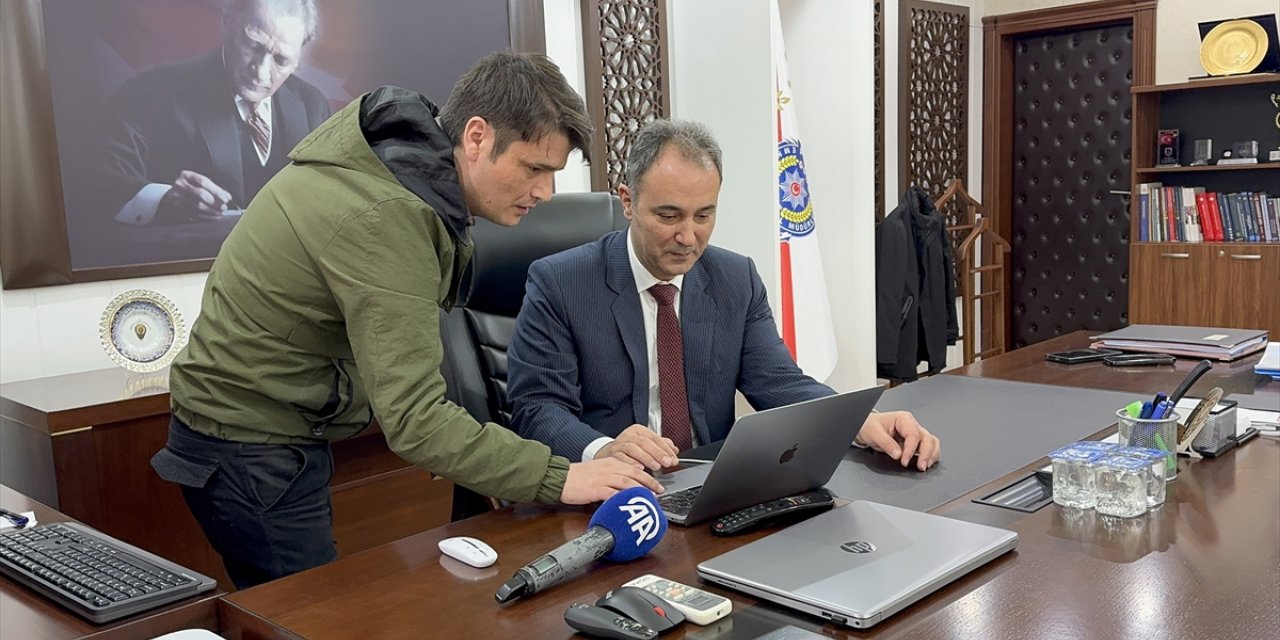 Isparta İl Emniyet Müdürü Bildirici, AA'nın "Yılın Kareleri" oylamasına katıldı