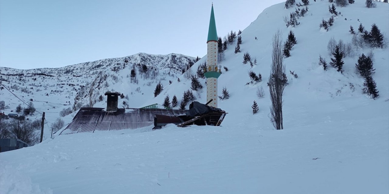 Ardahan'da kullanılmayan cami lojmanına çığ düştü