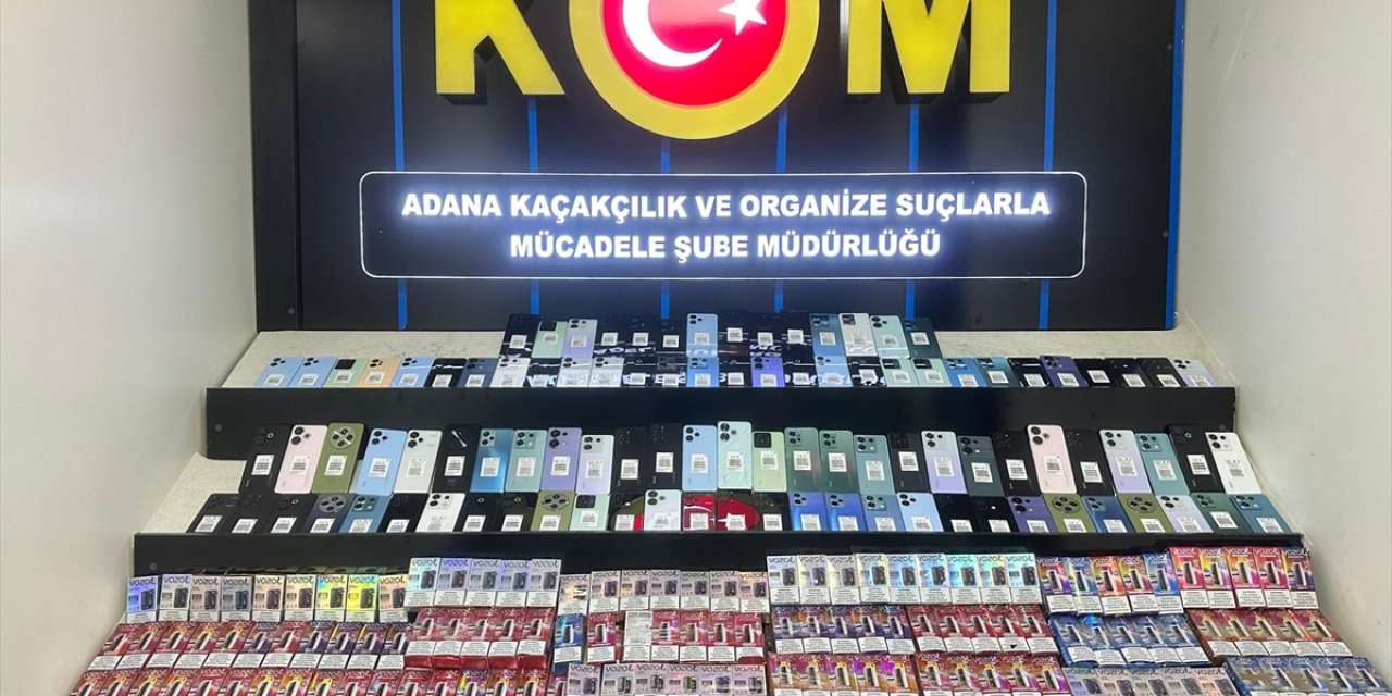 Adana'da tırda kaçak 100 cep telefonu ele geçirildi