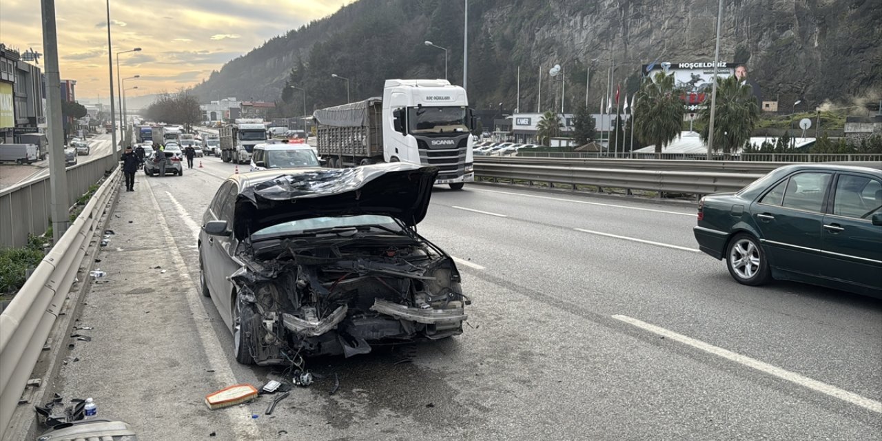 Samsun'da zincirleme trafik kazasında 3 kişi yaralandı