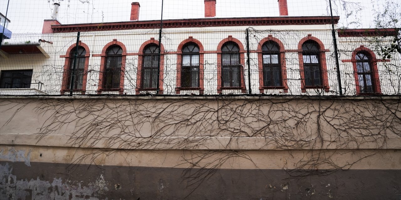 Bakırköy'de özel liseye isabet eden mermilerle ilgili polis çalışma başlattı