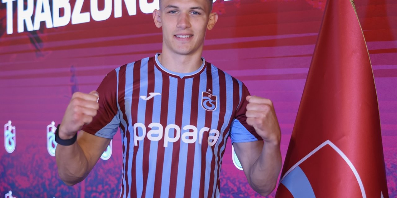 Trabzonspor, kadrosuna kattığı Danylo Sikan için imza töreni düzenledi