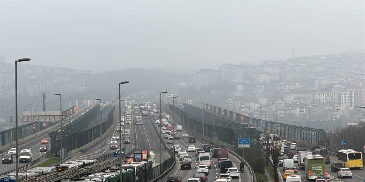 İstanbul'un bazı bölgelerinde ve Boğaz'da sis etkili oldu