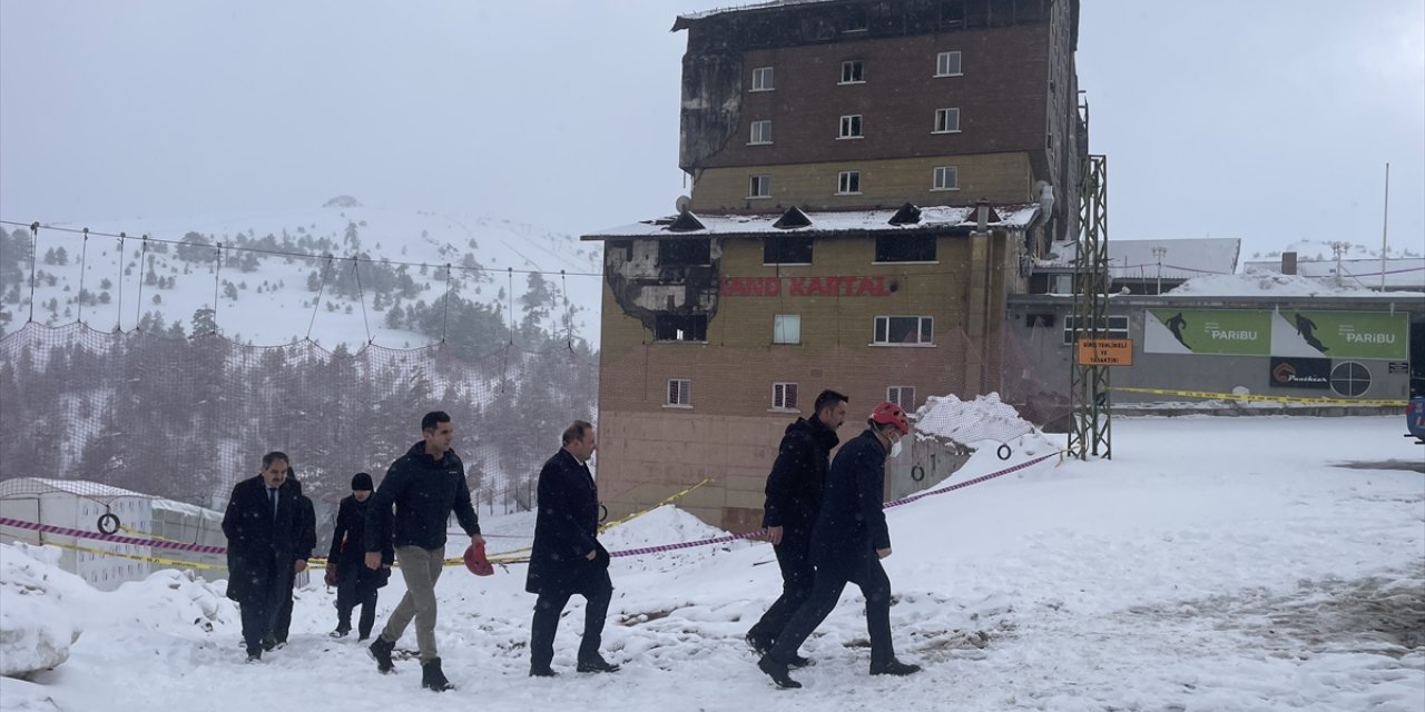 Başsavcı Cansever ve beraberindeki heyet, yanan Grand Kartal Otel'de inceleme yaptı