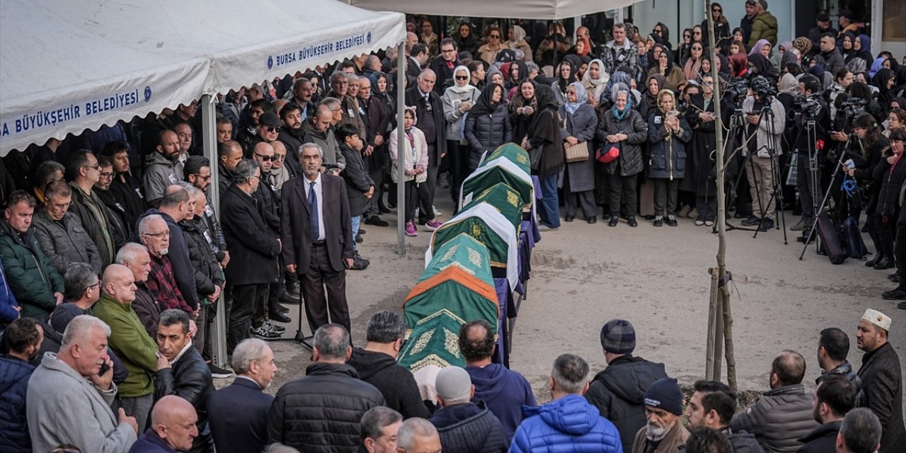 Kartalkaya'daki otel yangınında hayatını kaybeden aynı aileden 4 kişinin cenazesi Bursa'da defnedildi