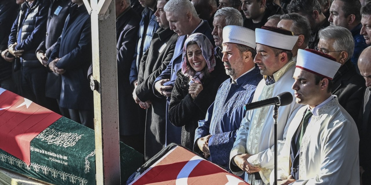 Bolu'daki otel yangınında yaşamını yitiren Güngör ailesi son yolculuğuna uğurlandı