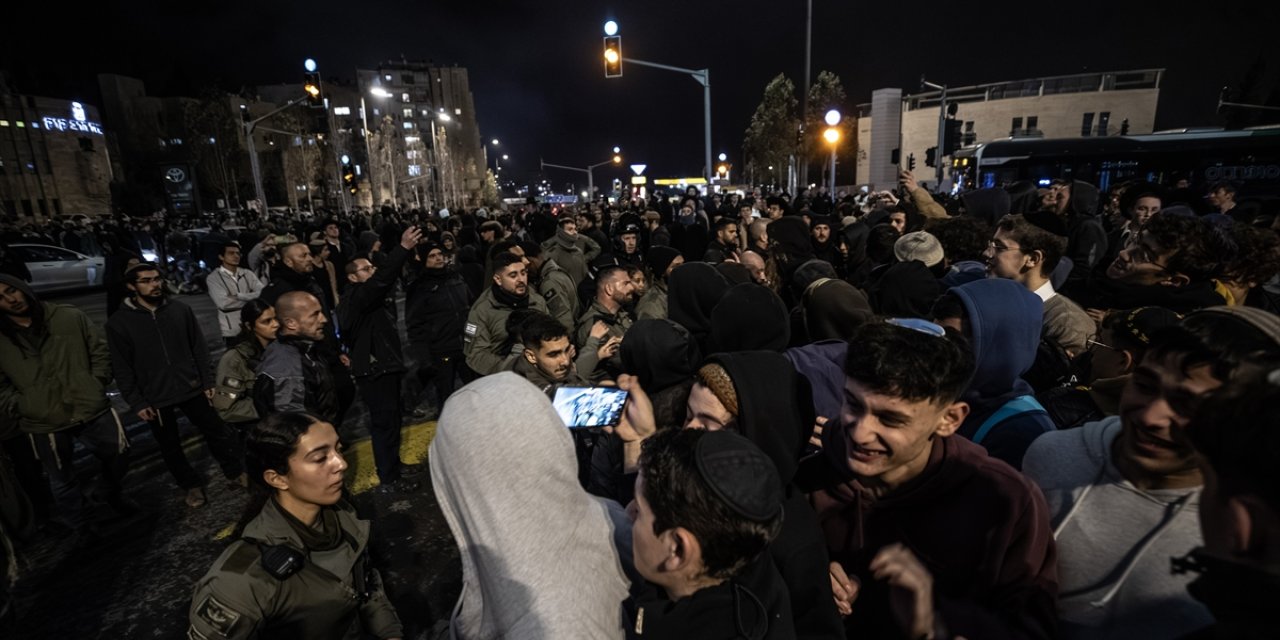 Filistin topraklarını gasbeden İsrailliler, Batı Kudüs'te protesto gösterisi düzenledi