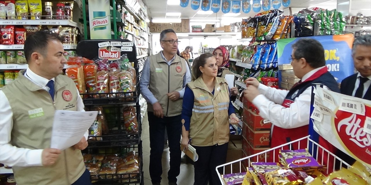 Mersin'de satışı yasaklanan "limon suyu" görünümlü ürünlere karşı denetim yapıldı