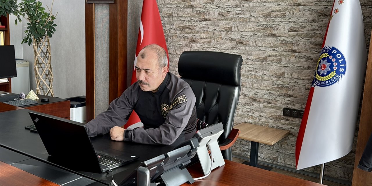 Kırşehir Emniyet Müdürü Kartal ve İl Jandarma Komutanı Yıldırım, AA'nın "Yılın Kareleri"ni oyladı