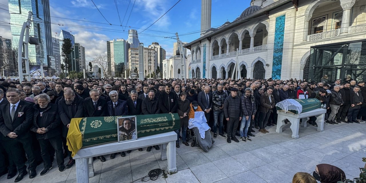 Bolu’daki yangında yaşamını yitiren Boduroğlu ailesinin üç ferdi İstanbul'da toprağa verildi