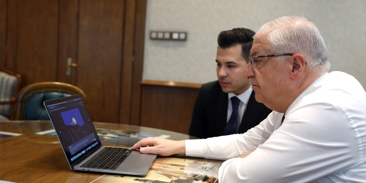 Milli Savunma Bakanı Güler, AA'nın "Yılın Kareleri" oylamasına katıldı