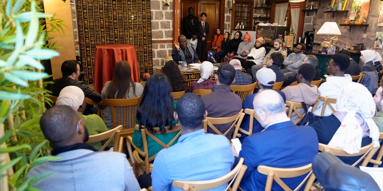 BM Mukim Koordinatörü Ahonsi, başkentte "BM ve Afrika" konulu seminere katıldı