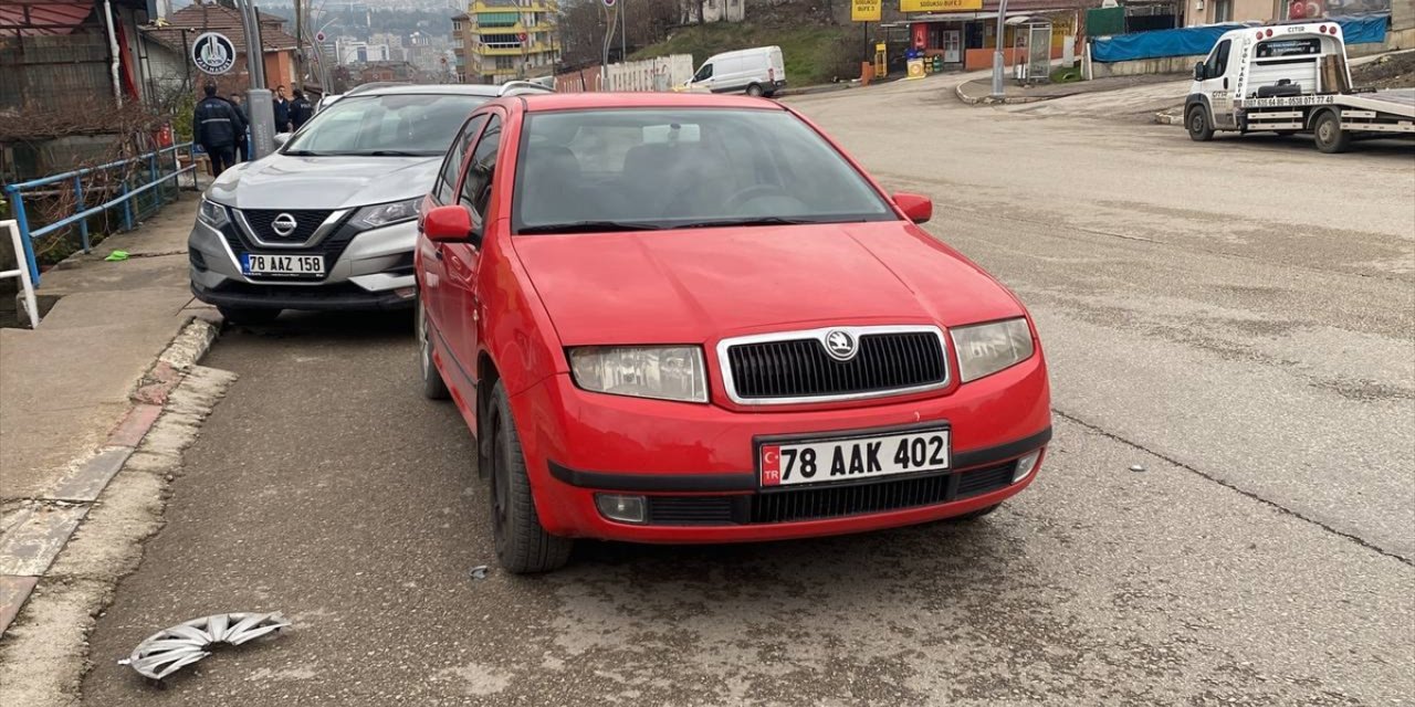 Karabük'te otomobilin bir çocuğa çarpma anı güvenlik kamerasında