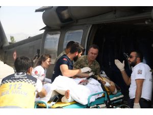 Yaralı kazazede askeri helikopterle hastaneye ulaştırıldı