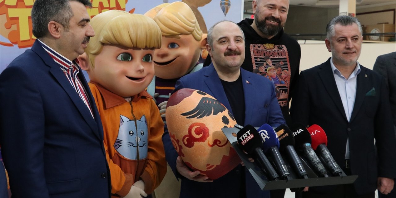 Mustafa Varank, Bursa'da çocuklarla "Rafadan Tayfa: Kapadokya" filmini izledi