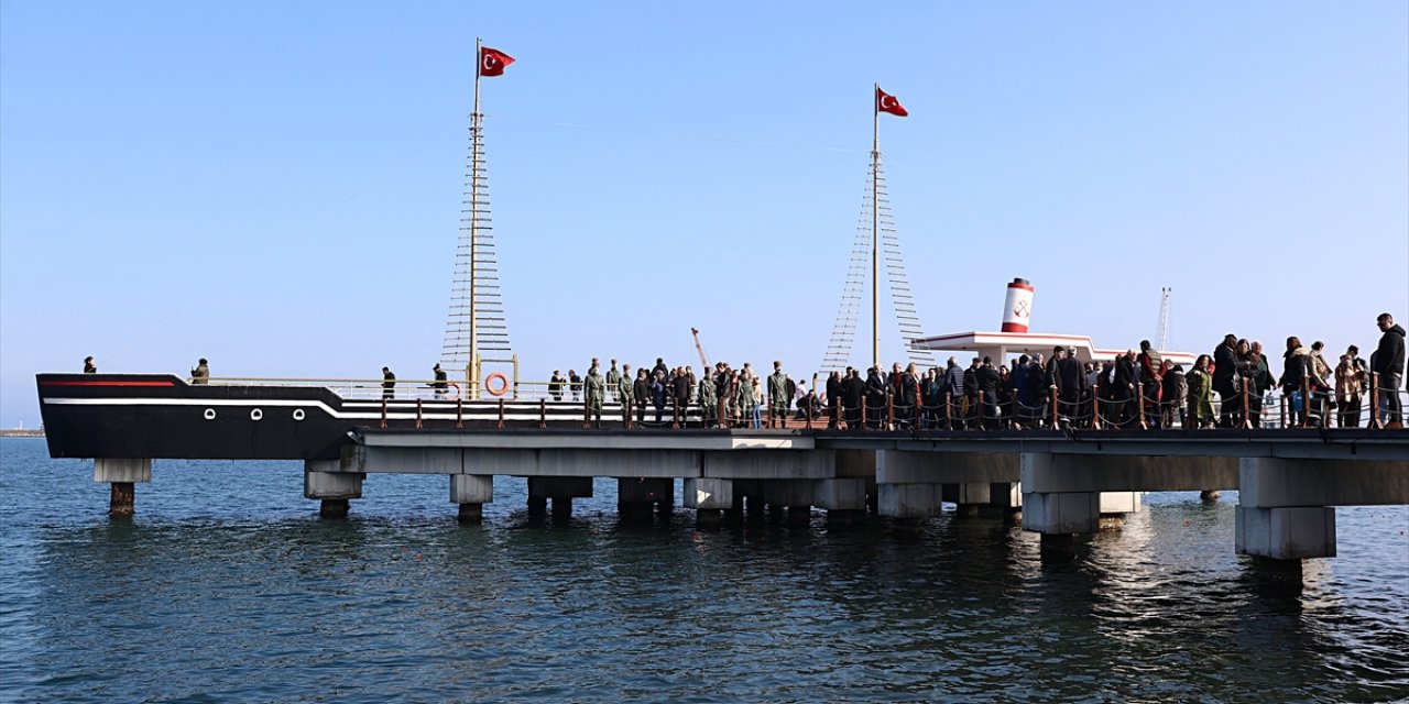 Samsun'da mübadiller denize karanfil bırakarak atalarını andı