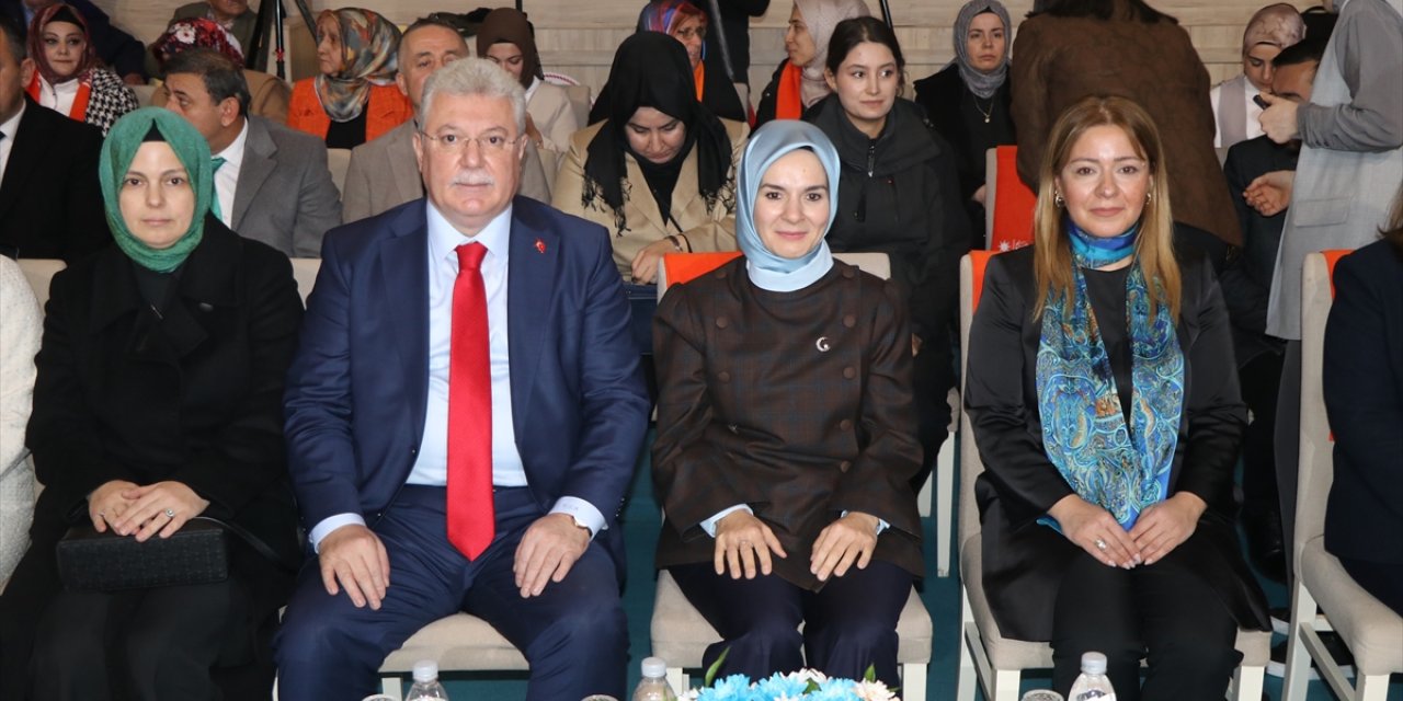 Bakan Göktaş, partisinin Çankırı 7. Olağan İl Kadın Kolları Kongresi'ne katıldı: