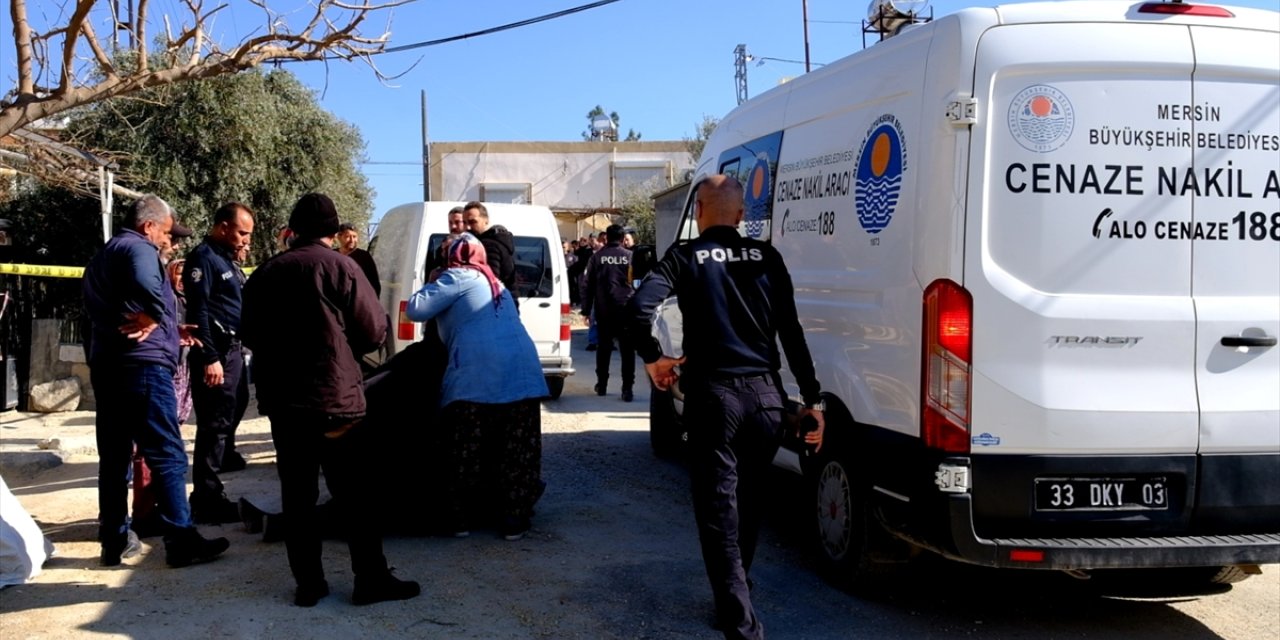 Mersin'de bir kişi dedesi ve büyükannesini bıçaklayarak öldürdü