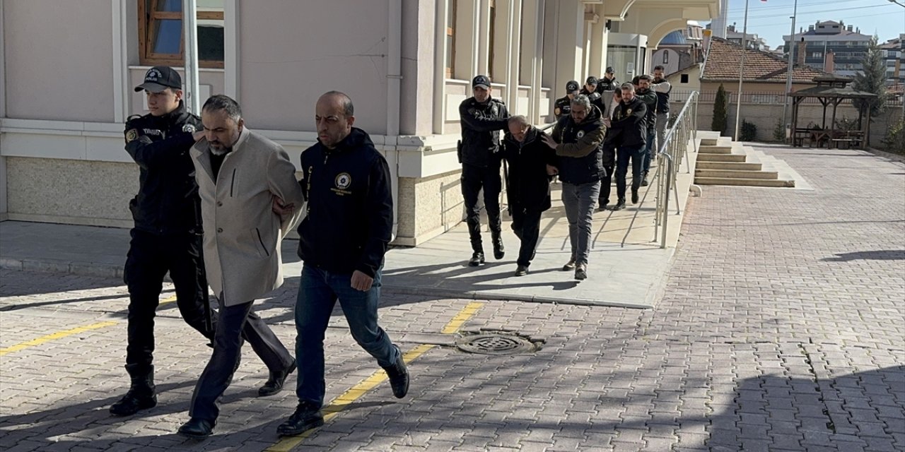 Konya'da binanın çökmesiyle ilgili yakalanan 6 şüpheli adliyede