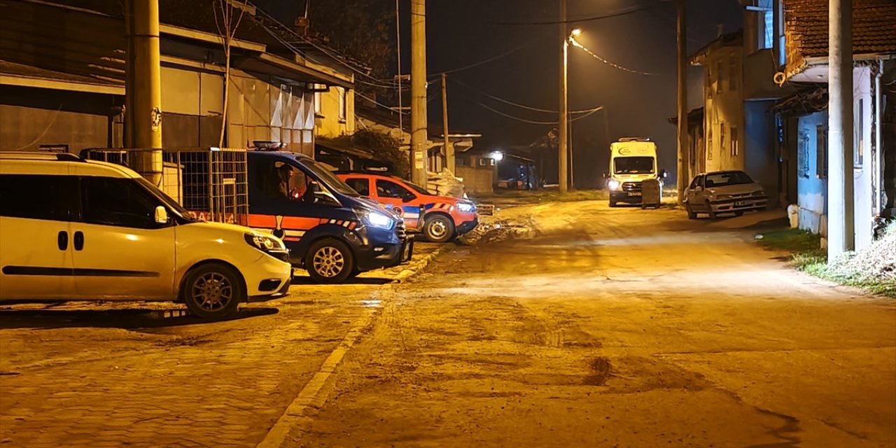 Bursa'da 2 çocuğunu rehin alan baba ikna edilmeye çalışılıyor