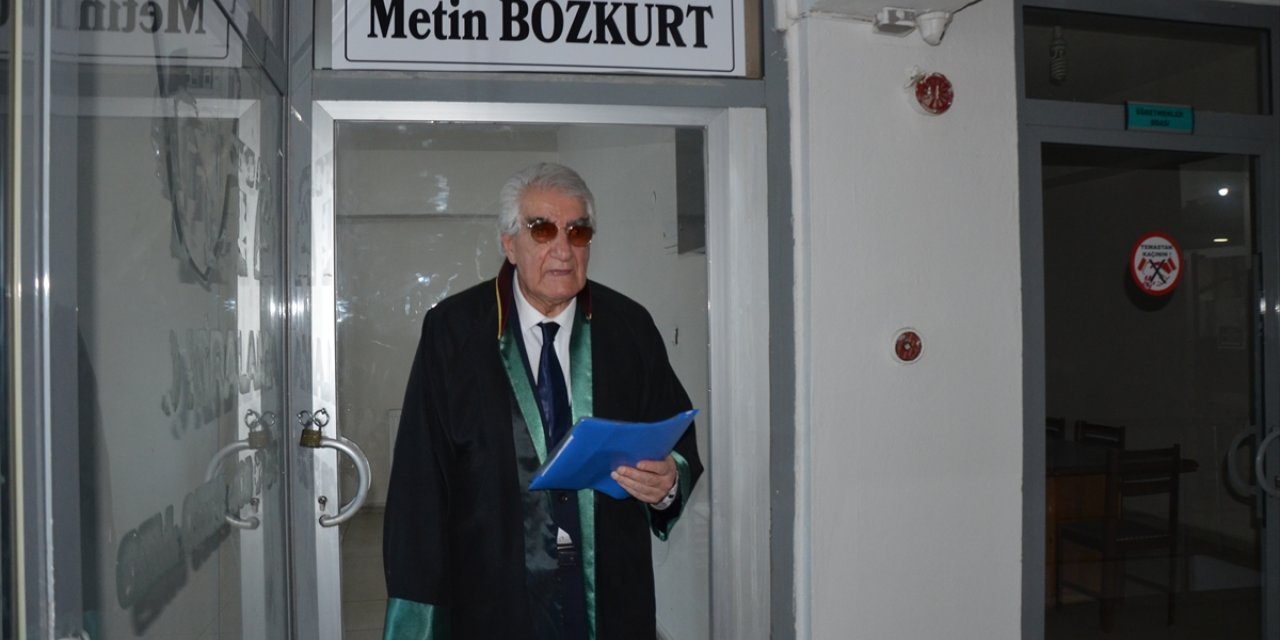Emekli öğretmen 79 yaşında hukuk fakültesini bitirip avukatlık hayaline kavuştu