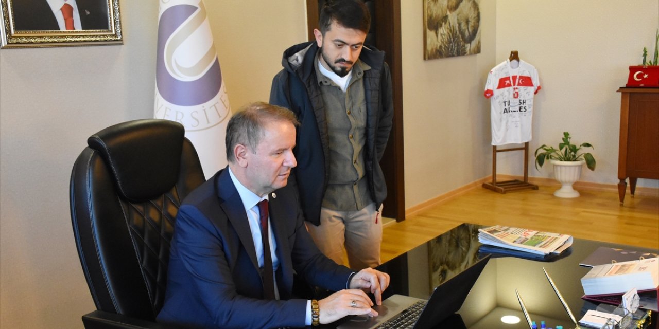 Ordu Üniversitesi Rektörü Prof. Dr. Baş, AA'nın "Yılın Kareleri" oylamasına katıldı