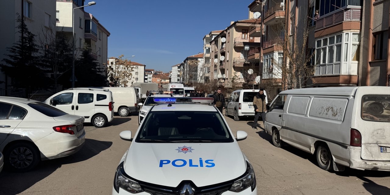 Aksaray'da komşusunu bıçakla yaralayan şüpheli gözaltına alındı