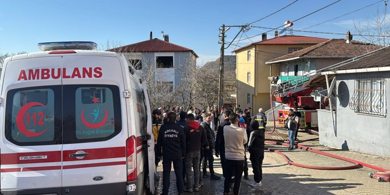 Kocaeli'de apartmanda çıkan yangında mahsur kalan 3 çocuk kurtarıldı