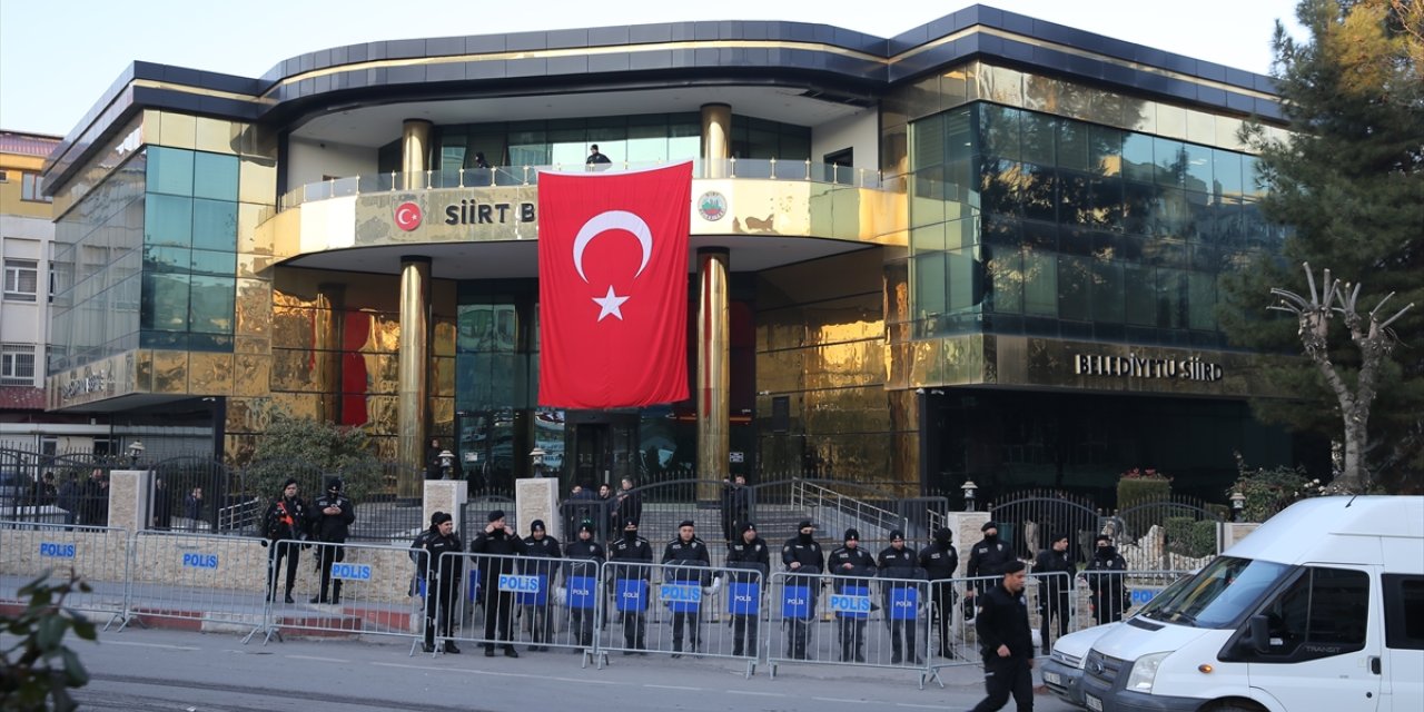 Siirt Belediye Başkanı Sofya Alağaş görevden uzaklaştırıldı