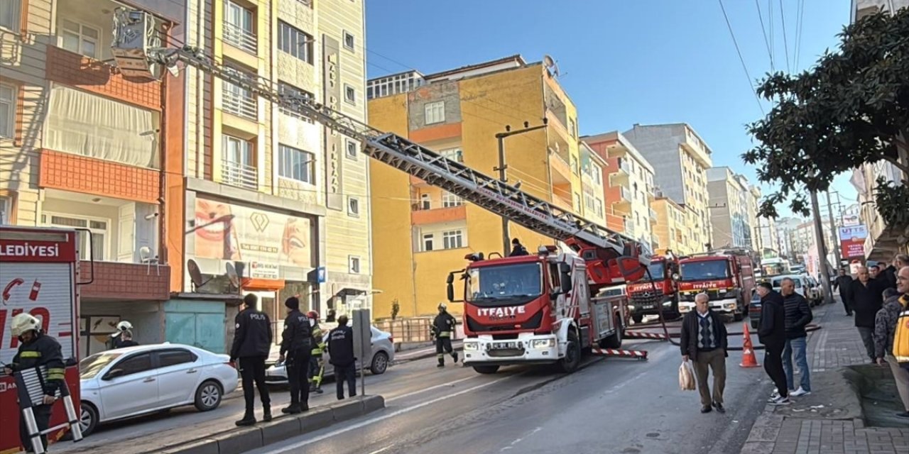 Kocaeli'de apartman dairesinde çıkan yangın söndürüldü