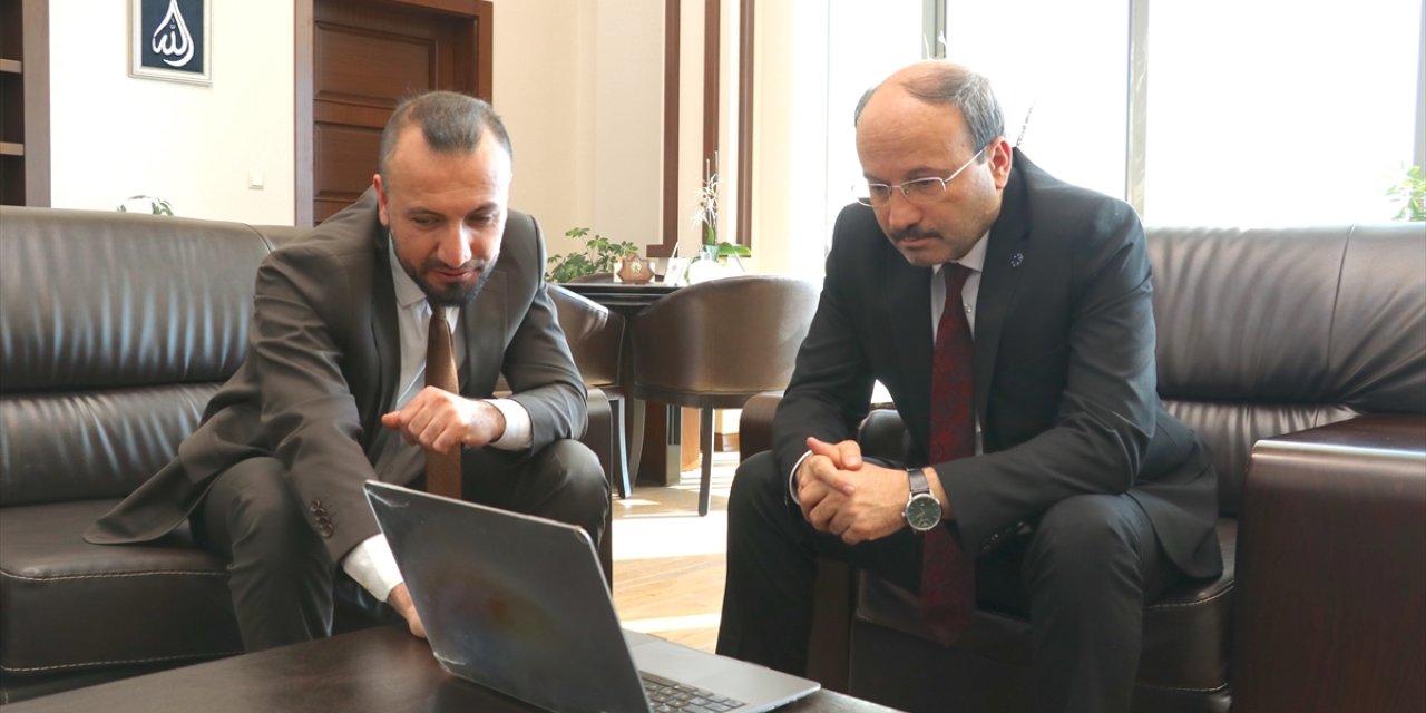 ETÜ Rektörü Çakmak, AA'nın "Yılın Kareleri" oylamasına katıldı