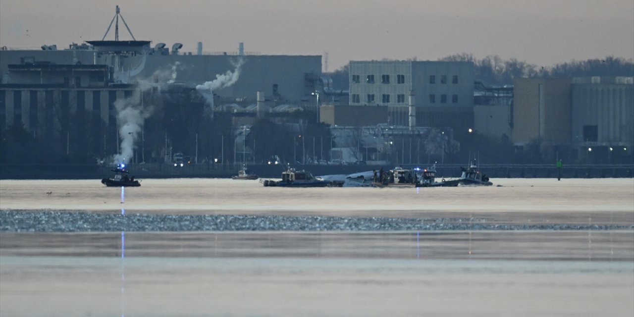 GÜNCELLEME 5 - ABD'de başkent Washington yakınlarında yolcu uçağı ile askeri helikopter havada çarpıştı