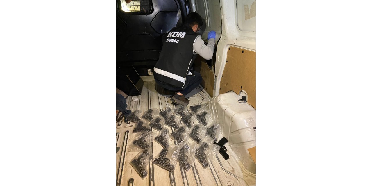Bursa'da ruhsatsız silah ticareti yaptığı iddiasıyla yakalanan şüpheli tutuklandı
