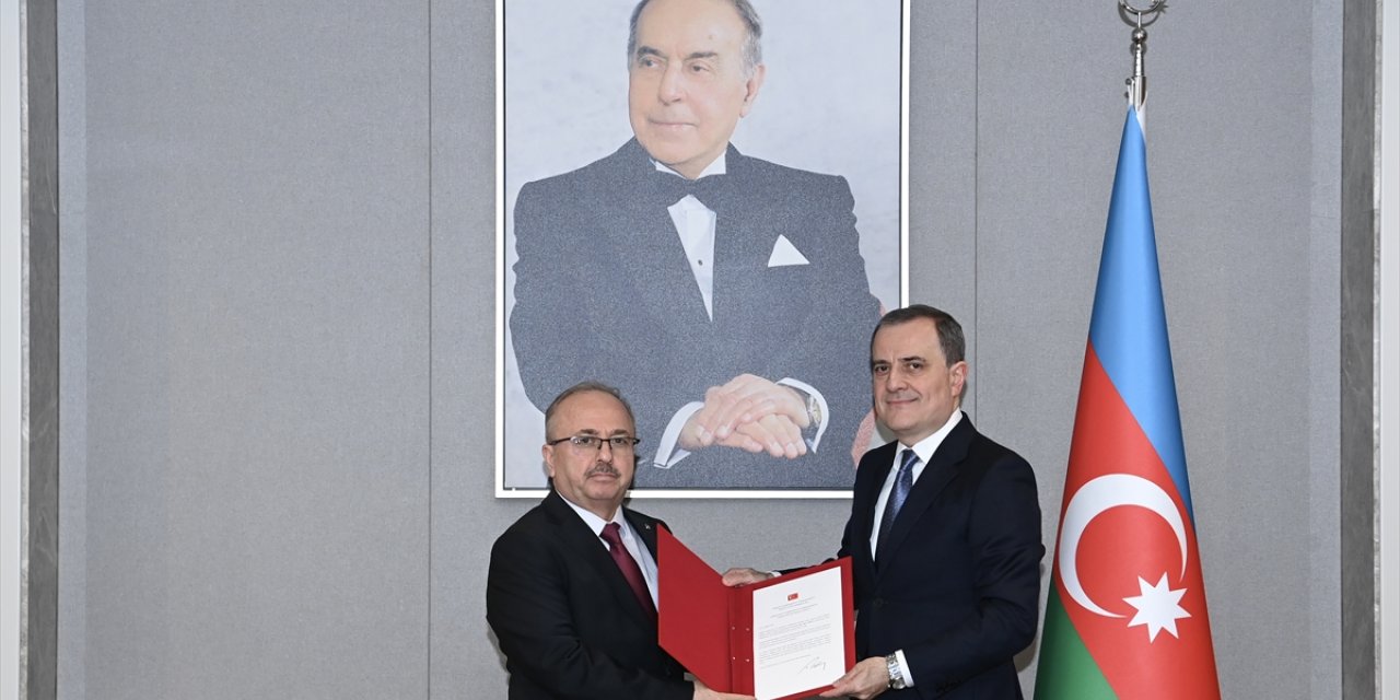 Bayramov, Türkiye'nin Bakü Büyükelçisi görevine atanan Akgün'ü kabul etti