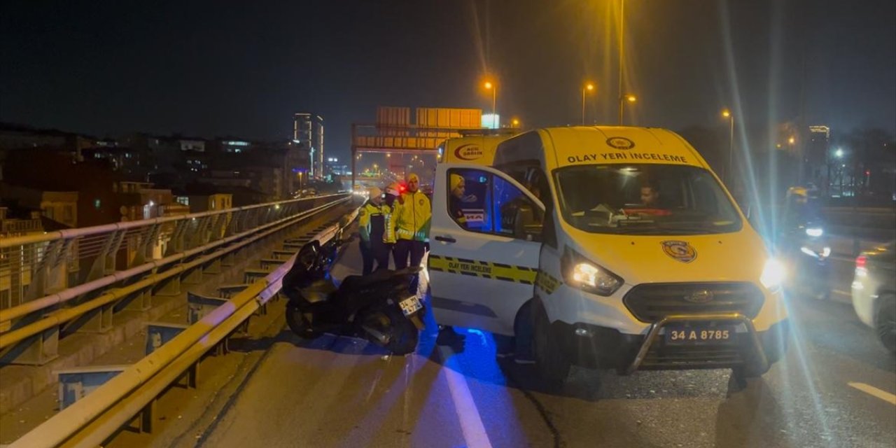 Kağıthane'de 3 motosikletin karıştığı kazada sürücülerden biri hayatını kaybetti