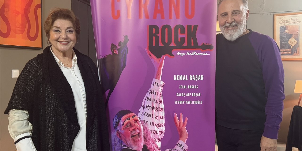 Dilek Türker, "Cyrano Rock" oyunuyla 80. yaşını kutladı