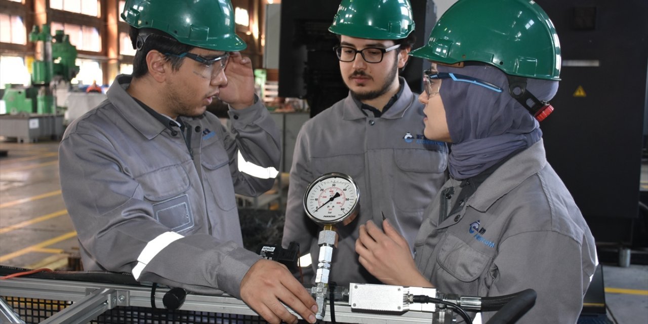 Üniversite öğrencileri hibrit yakıtlı roket motoru geliştiriyor