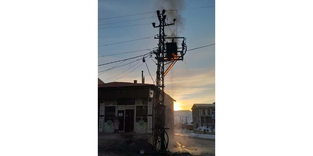 Van'da elektrik trafosunda çıkan yangın söndürüldü