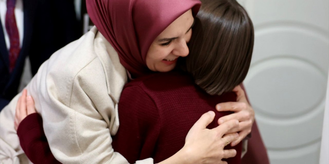 Bakan Göktaş, Sivas'ta koruyucu aileyi ziyaret etti