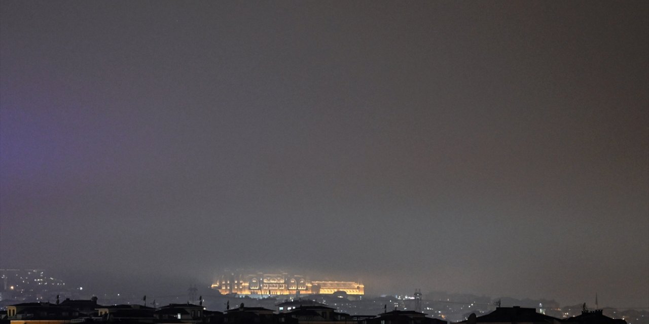 İstanbul'da sis etkisini sürdürüyor