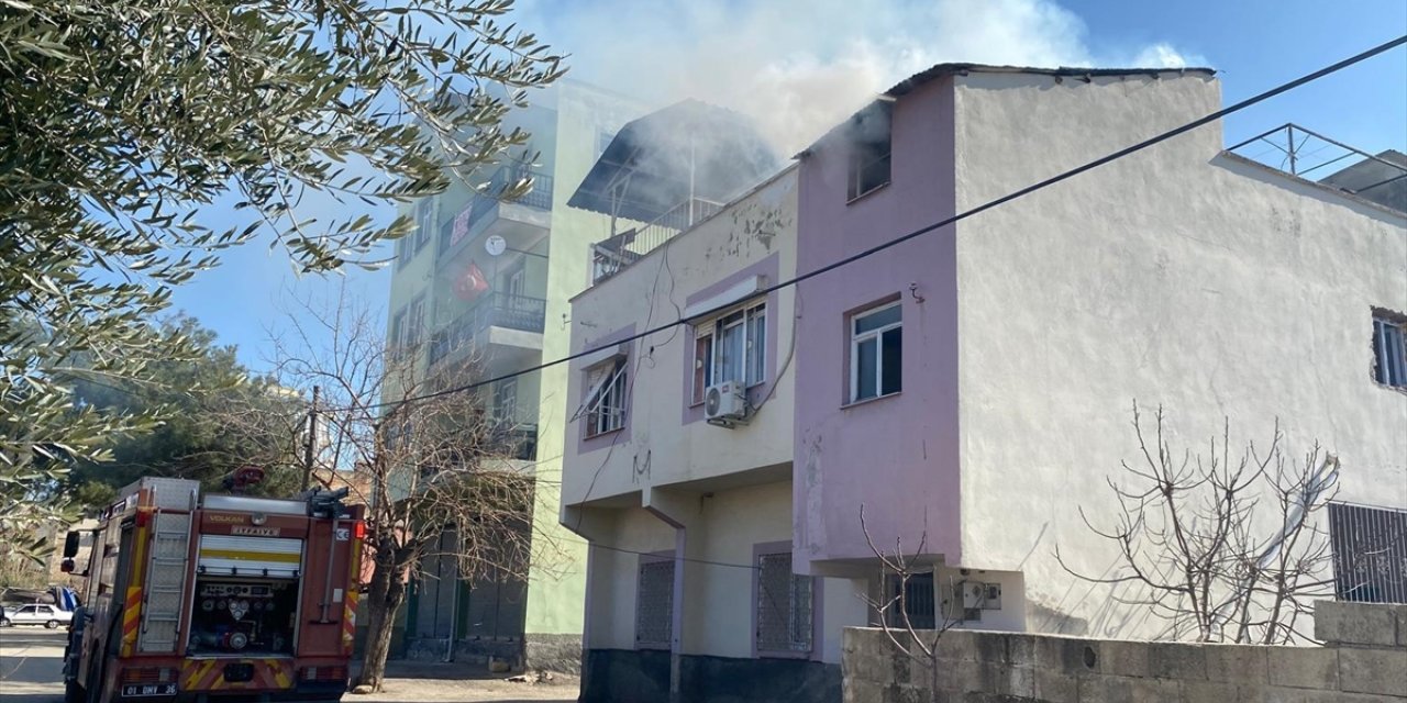 Adana'da evde çıkan yangın hasara neden oldu
